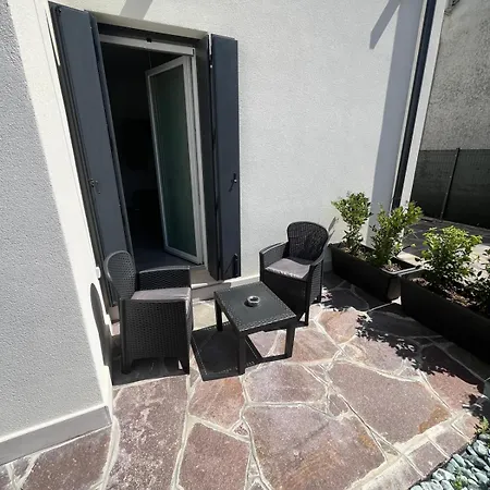Apartament House Of Flowers Spinea