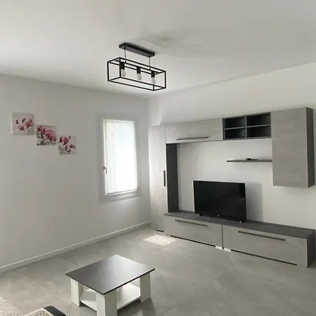 Apartment House Of Flowers Spinea